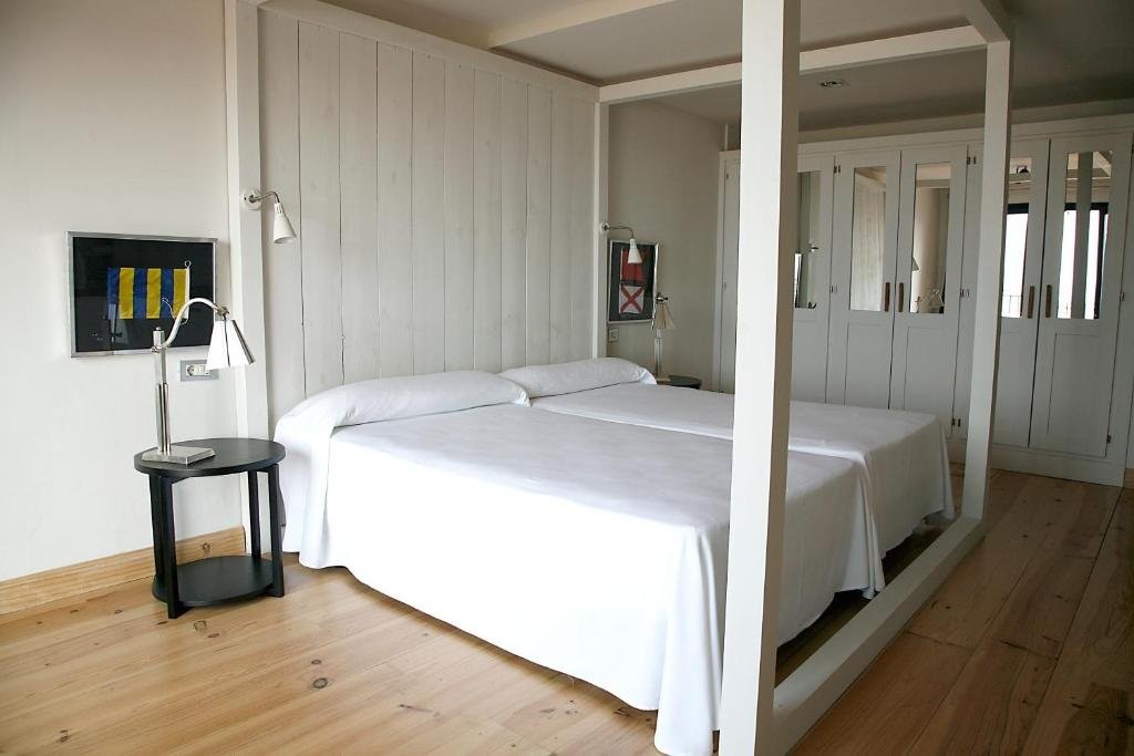 Hotel Trias
