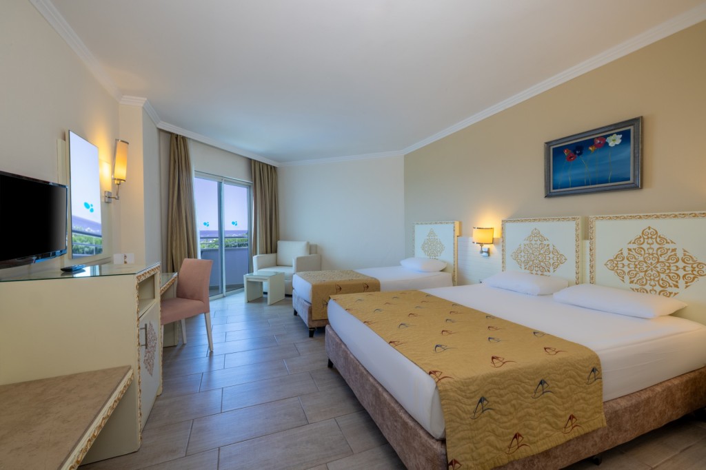 CRYSTAL ADMIRAL RESORT