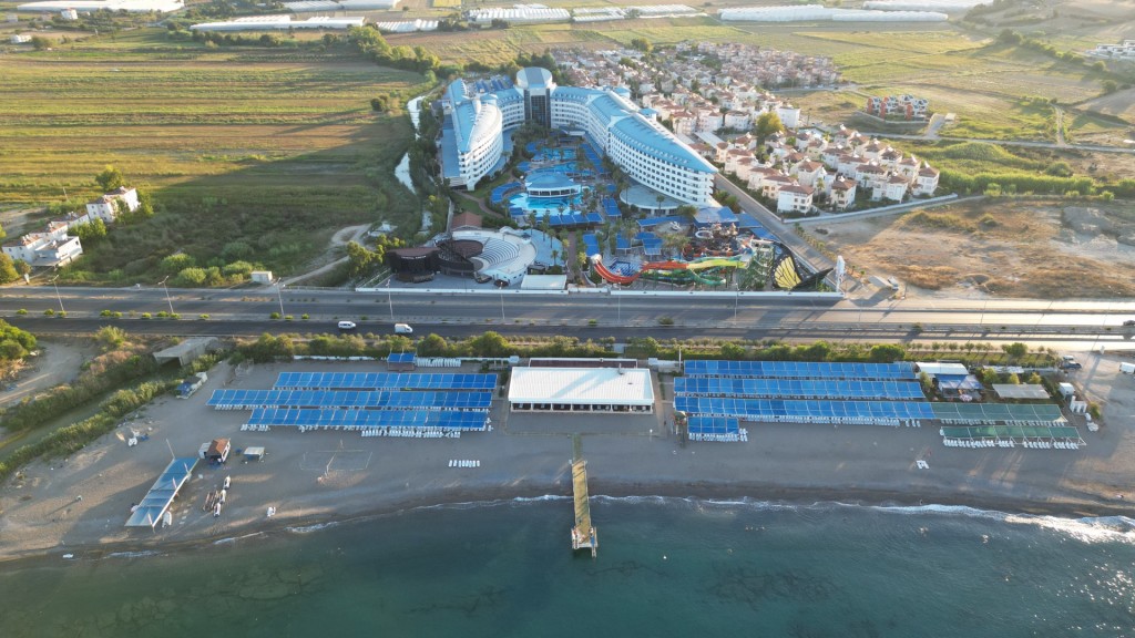 CRYSTAL ADMIRAL RESORT