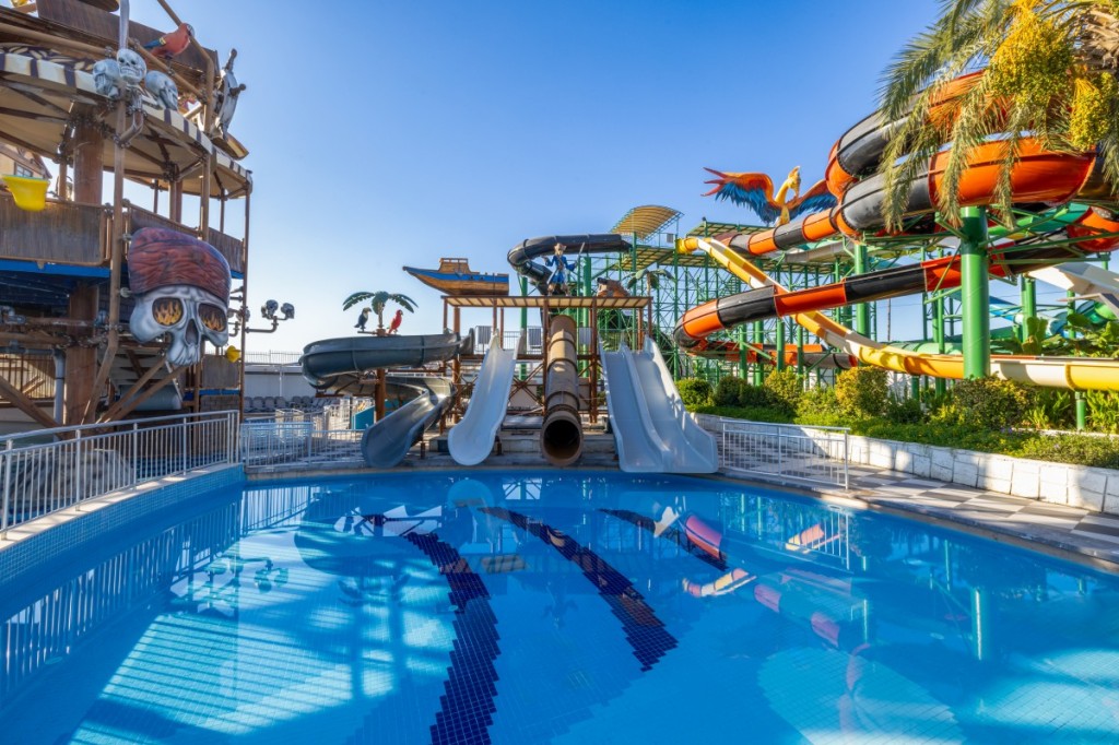 CRYSTAL ADMIRAL RESORT