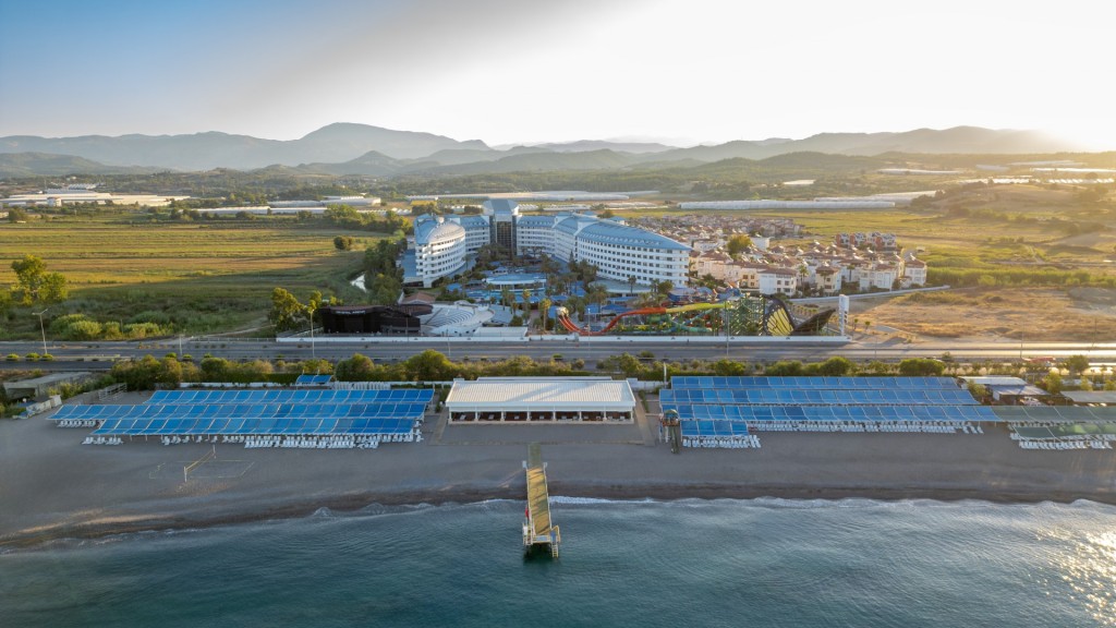 CRYSTAL ADMIRAL RESORT