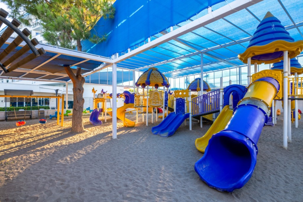 CRYSTAL ADMIRAL RESORT