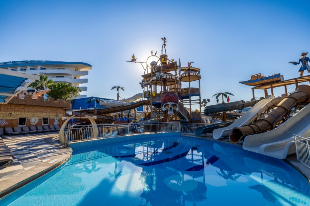 CRYSTAL ADMIRAL RESORT