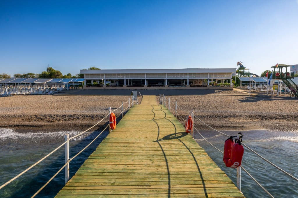 CRYSTAL ADMIRAL RESORT