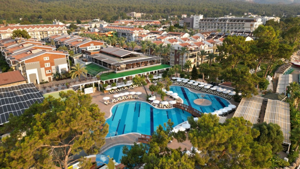 CRYSTAL AURA BEACH RESORT&SPA