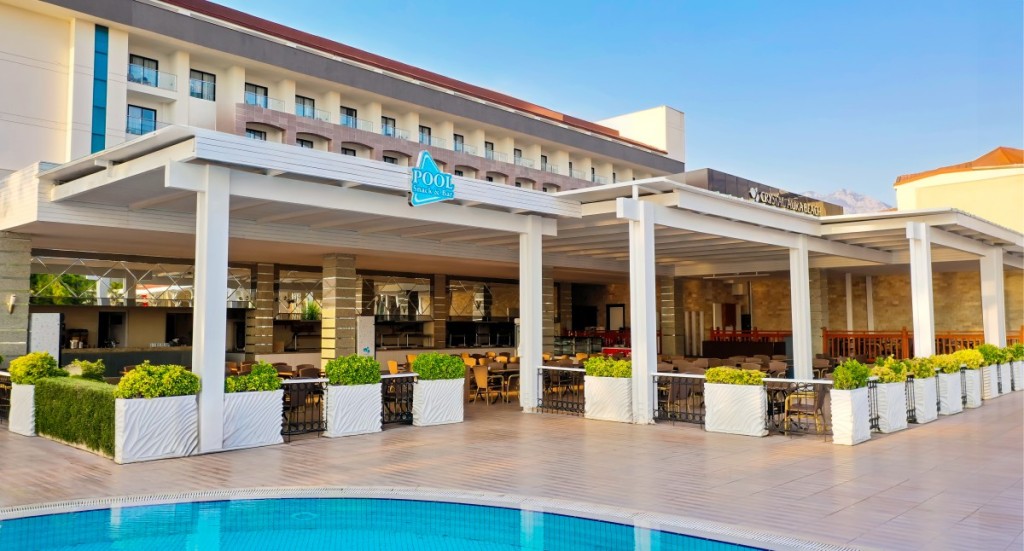 CRYSTAL AURA BEACH RESORT&SPA