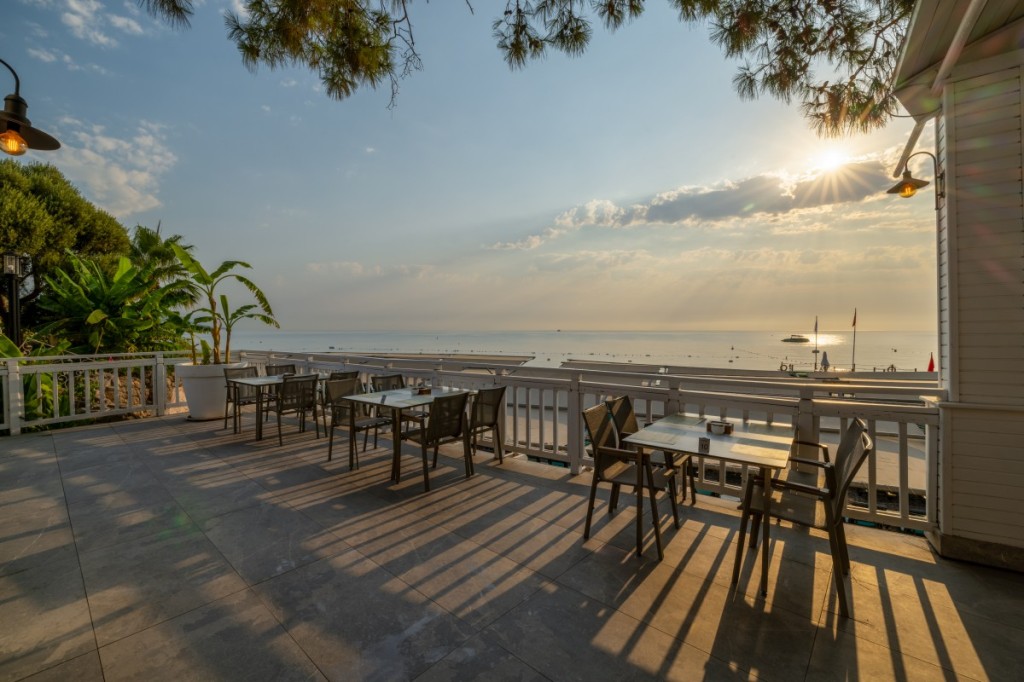 CRYSTAL AURA BEACH RESORT&SPA