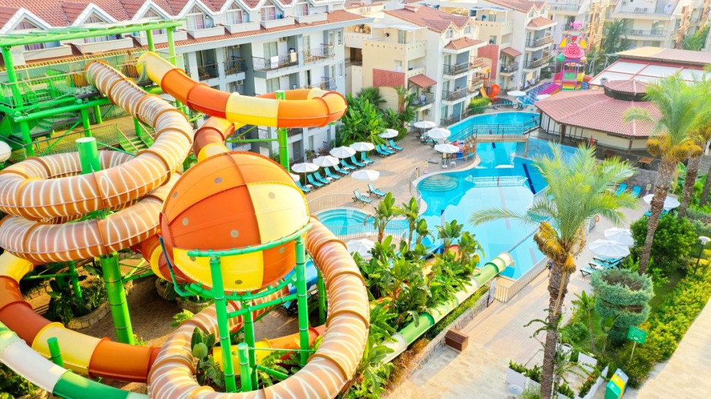 CRYSTAL AURA BEACH RESORT&SPA