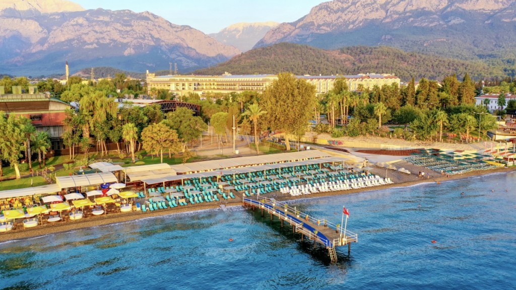 CRYSTAL DE LUXE RESORT &SPA