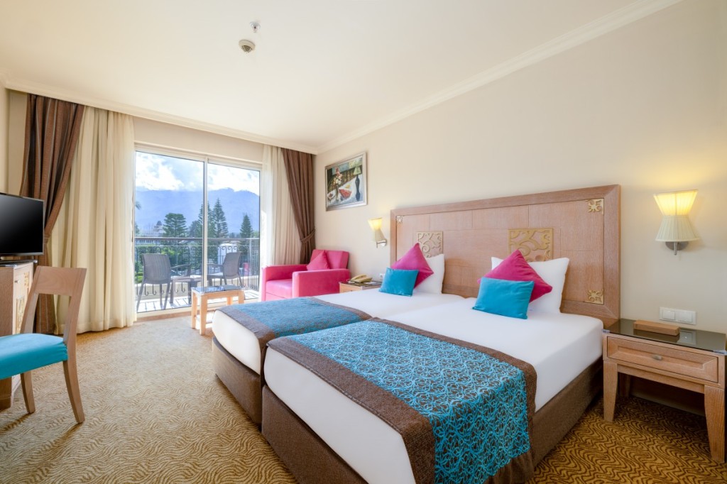CRYSTAL DE LUXE RESORT &SPA