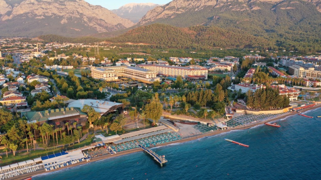 CRYSTAL DE LUXE RESORT &SPA