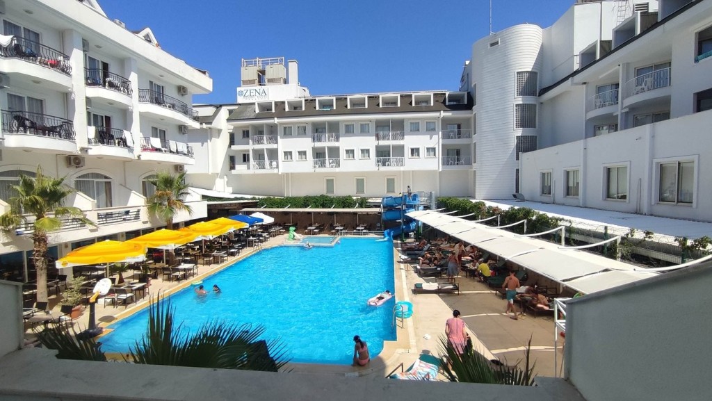 BESO BEACH HOTEL