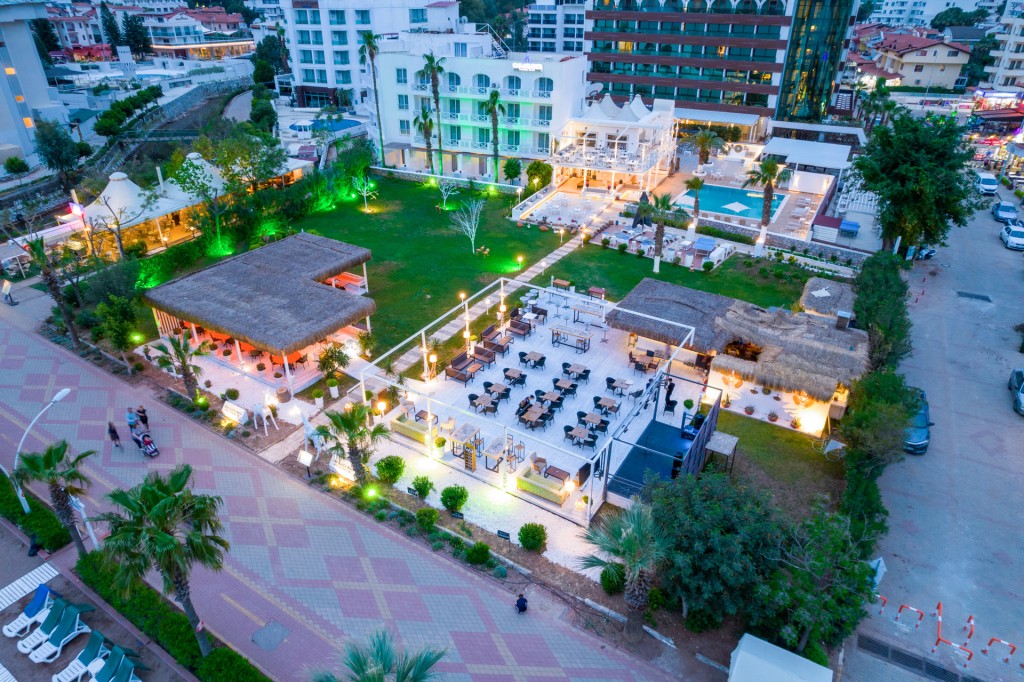 CASA BLANCA BEACH HOTEL