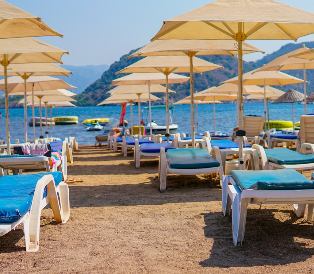 CASA BLANCA BEACH HOTEL