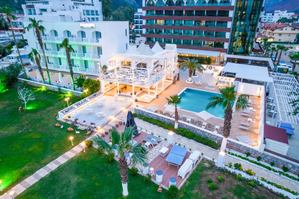CASA BLANCA BEACH HOTEL