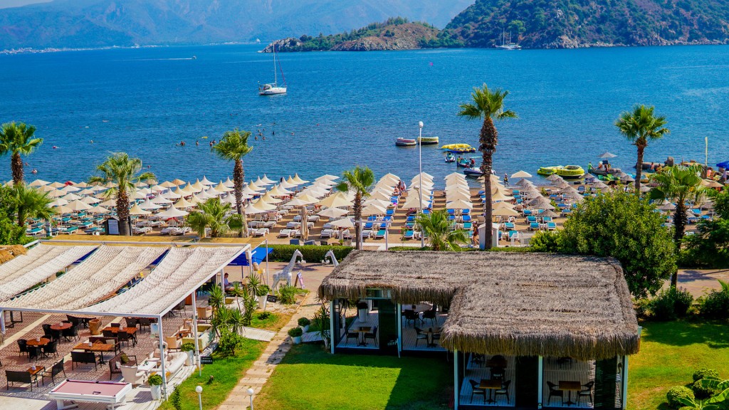 CASA BLANCA BEACH HOTEL