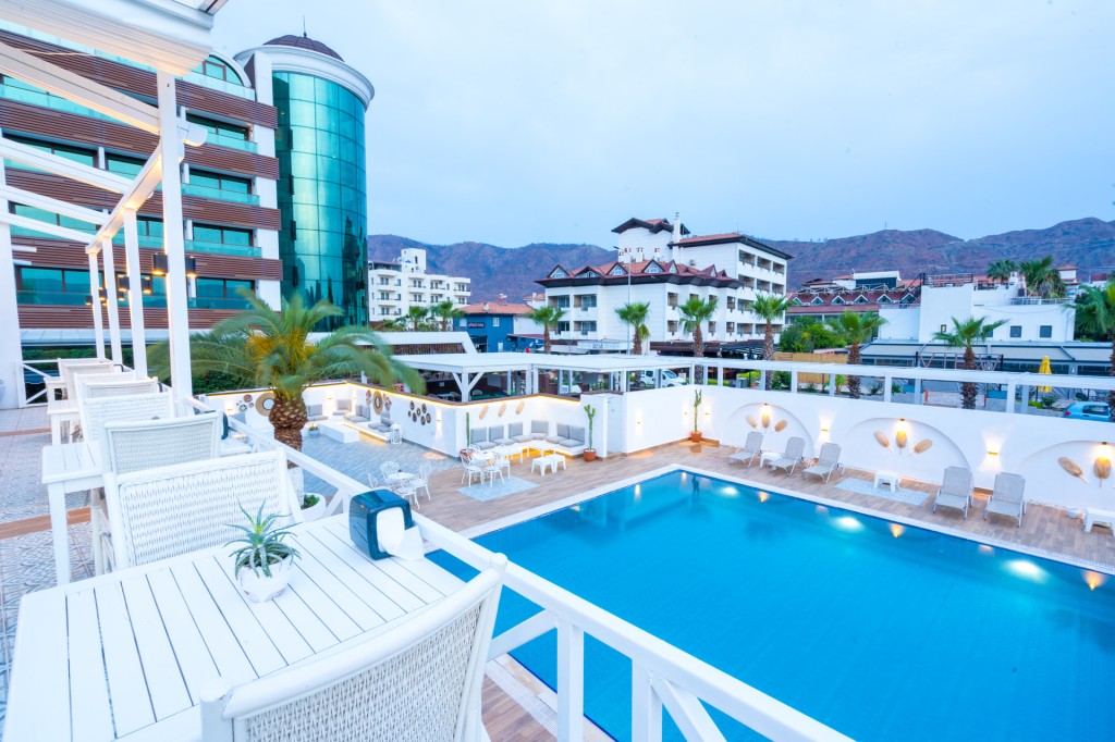CASA BLANCA BEACH HOTEL