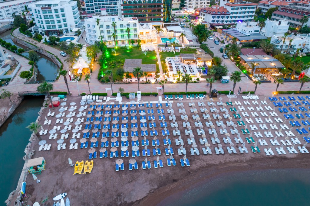 CASA BLANCA BEACH HOTEL
