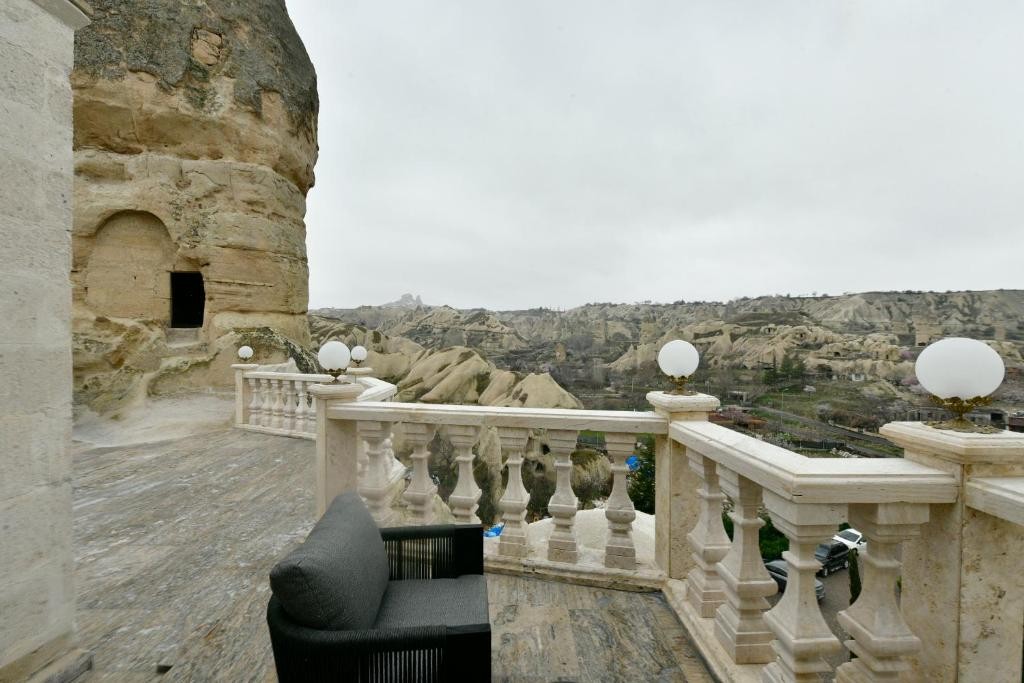 SACRED MANSION (CHILD ONLY 8+)