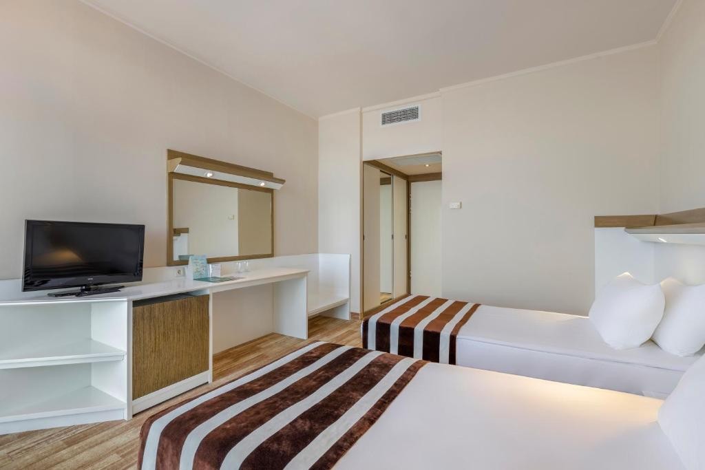 GREEN MAX HOTEL