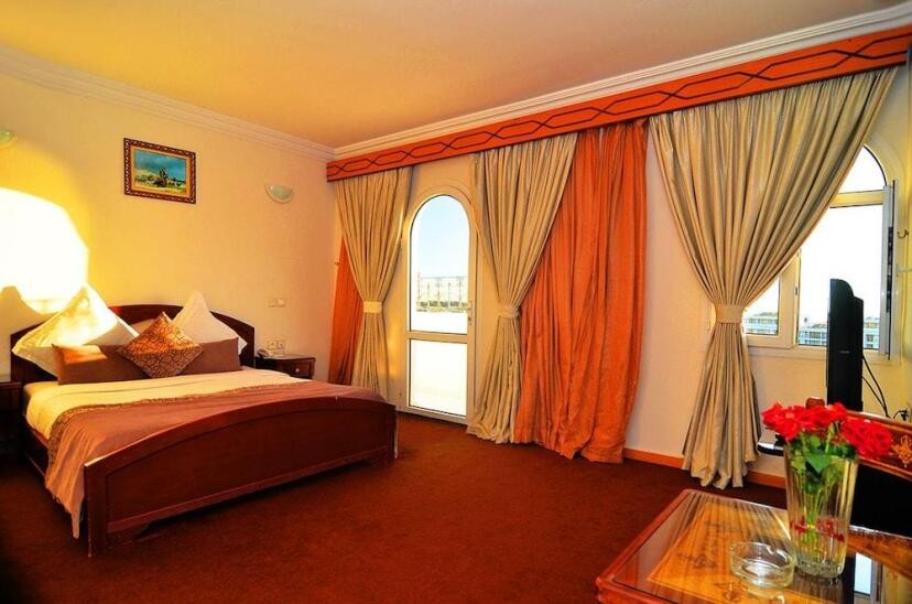 Hotel Omega