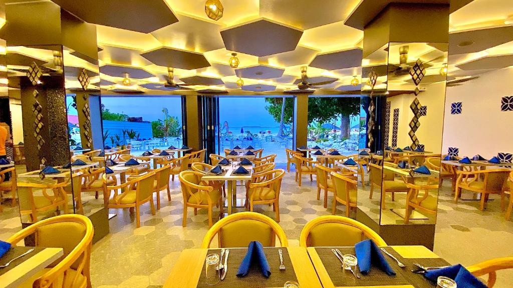 KAANI PALM BEACH