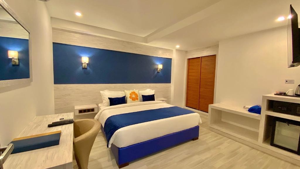 KAANI PALM BEACH