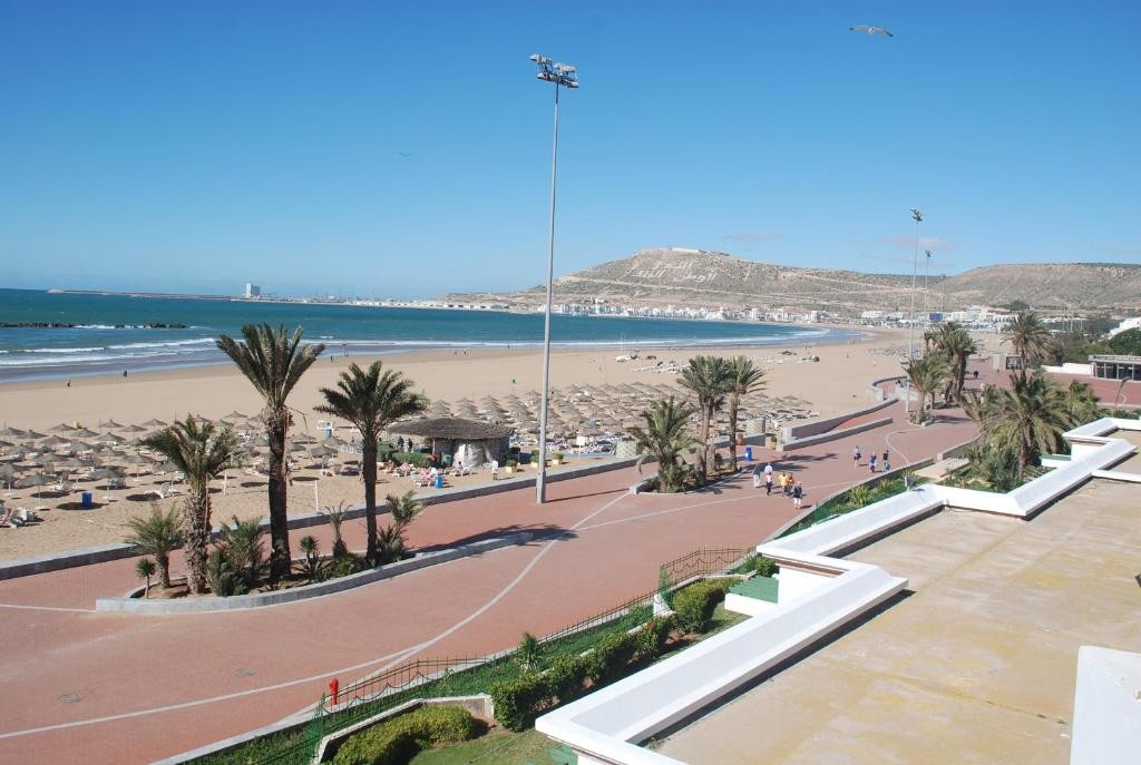 BEACH CLUB