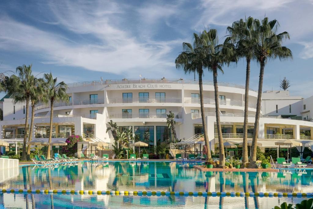 BEACH CLUB