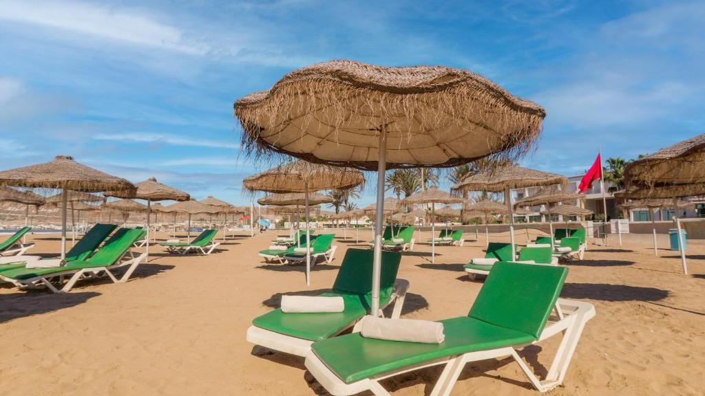 BEACH CLUB