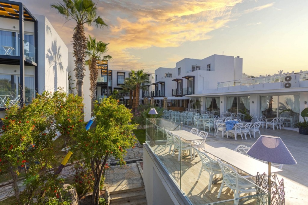 CHARM BEACH HOTEL