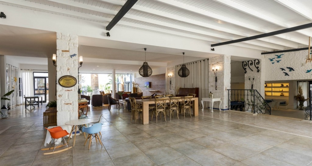 CHARM BEACH HOTEL