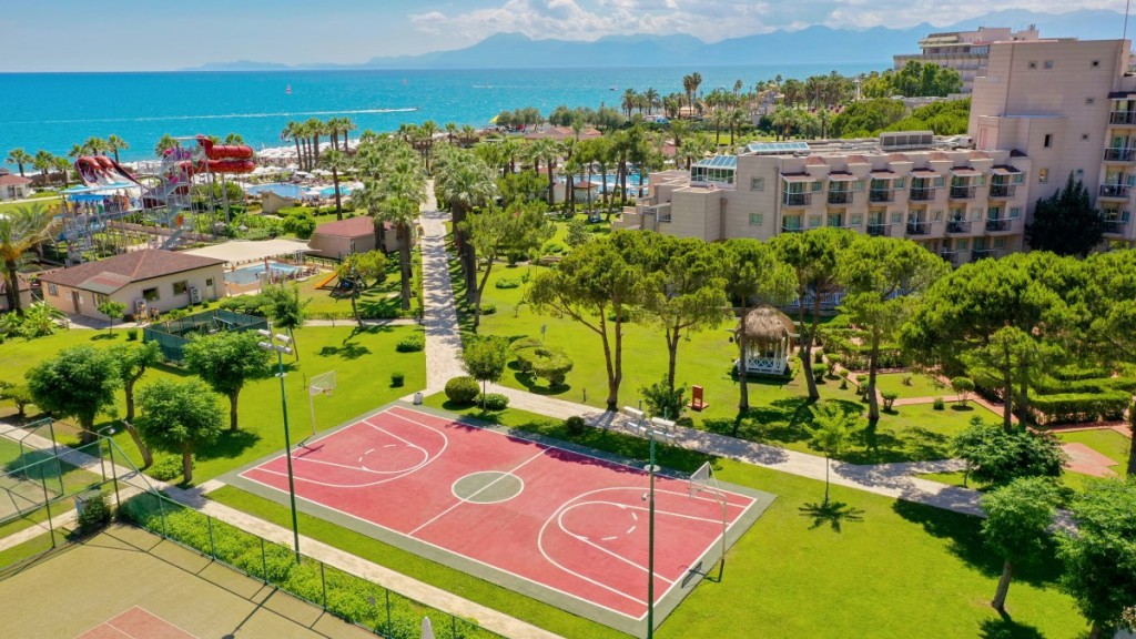 CRYSTAL TAT BEACH GOLF RESORT & SPA