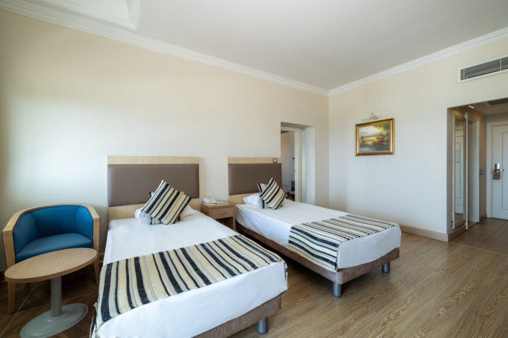 CRYSTAL TAT BEACH GOLF RESORT & SPA