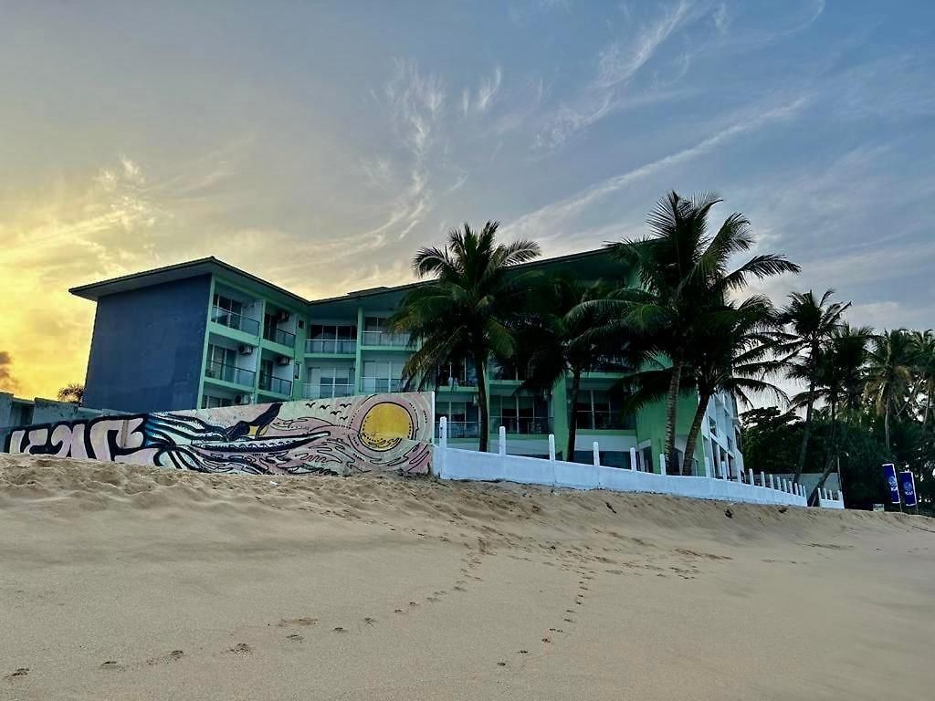 HIKKADUWA BEACH RESORT