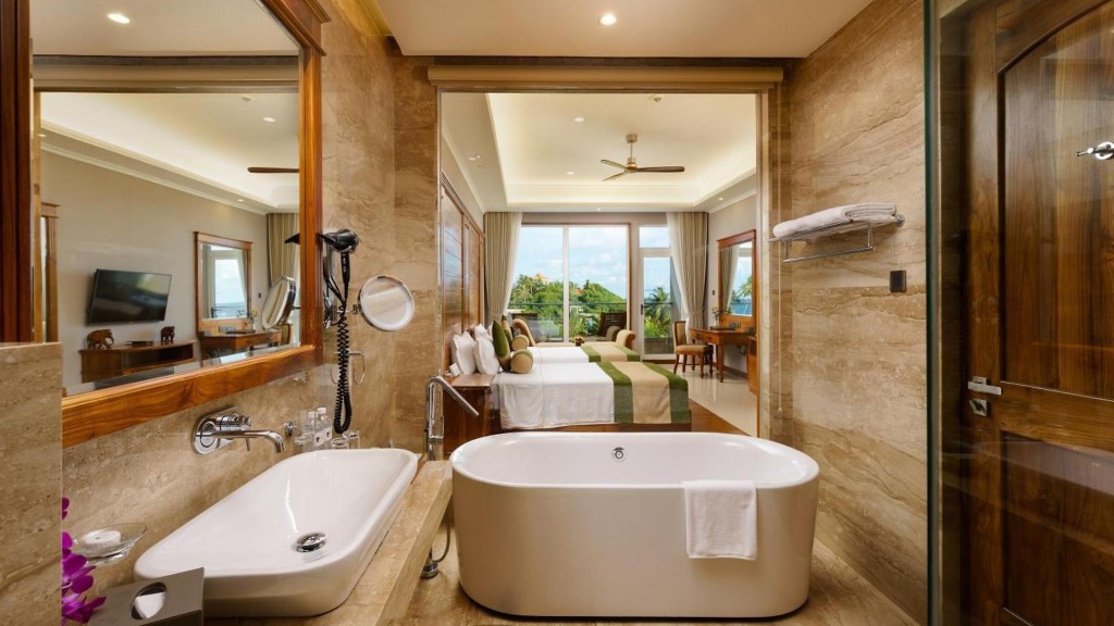 Araliya Beach Resort and spa