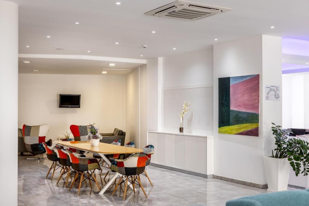 PAPANTONIA HOTEL APTS