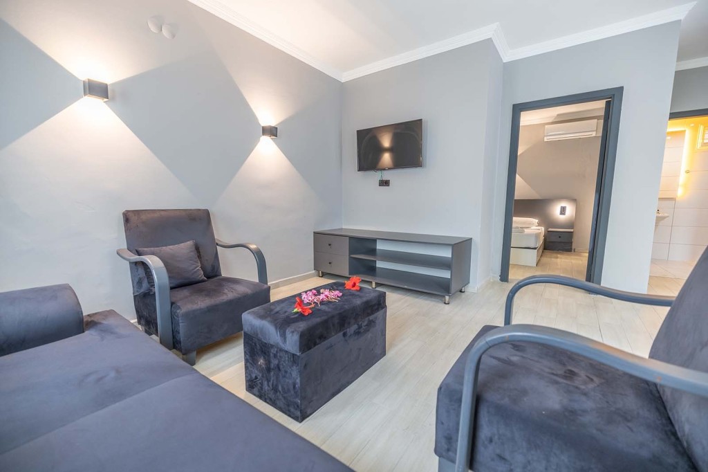 LADONIA HOTELS LEO BEACH