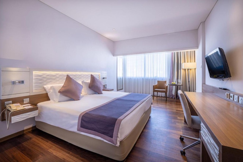 CROWN PLAZA
