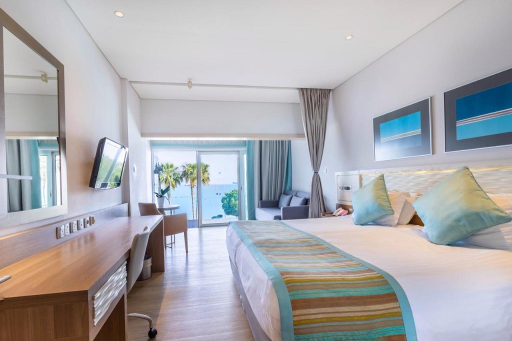 CROWN PLAZA