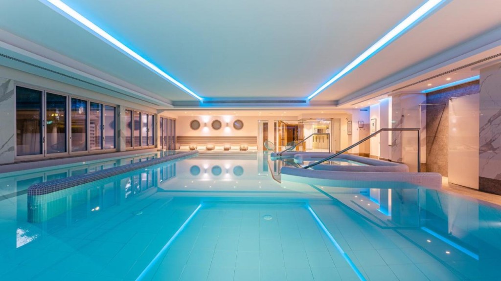 CROWN PLAZA