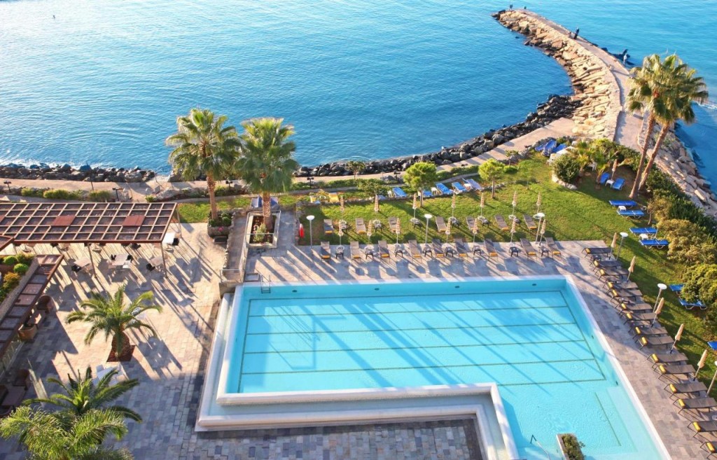 CROWN PLAZA