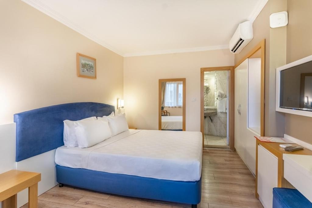 LANCORA BEACH HOTEL