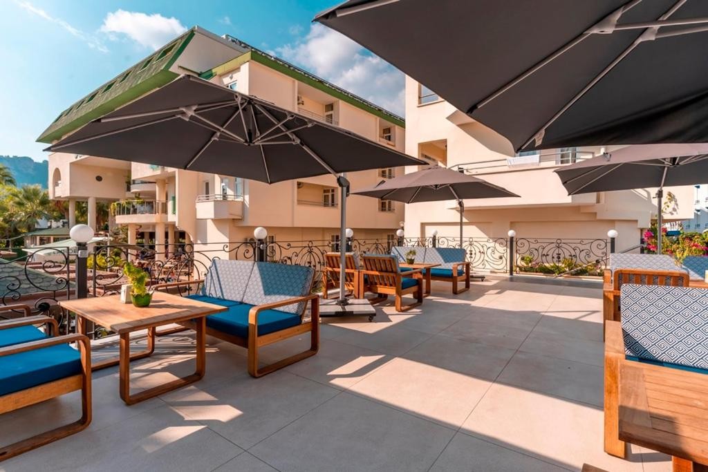 LANCORA BEACH HOTEL