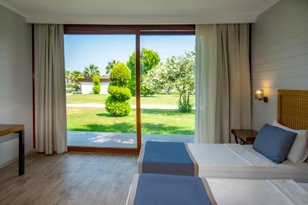 RISUS BEACH RESORT HOTEL