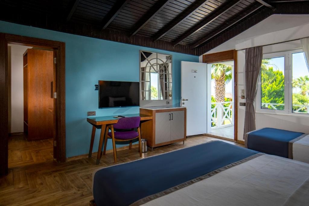 RISUS BEACH RESORT HOTEL