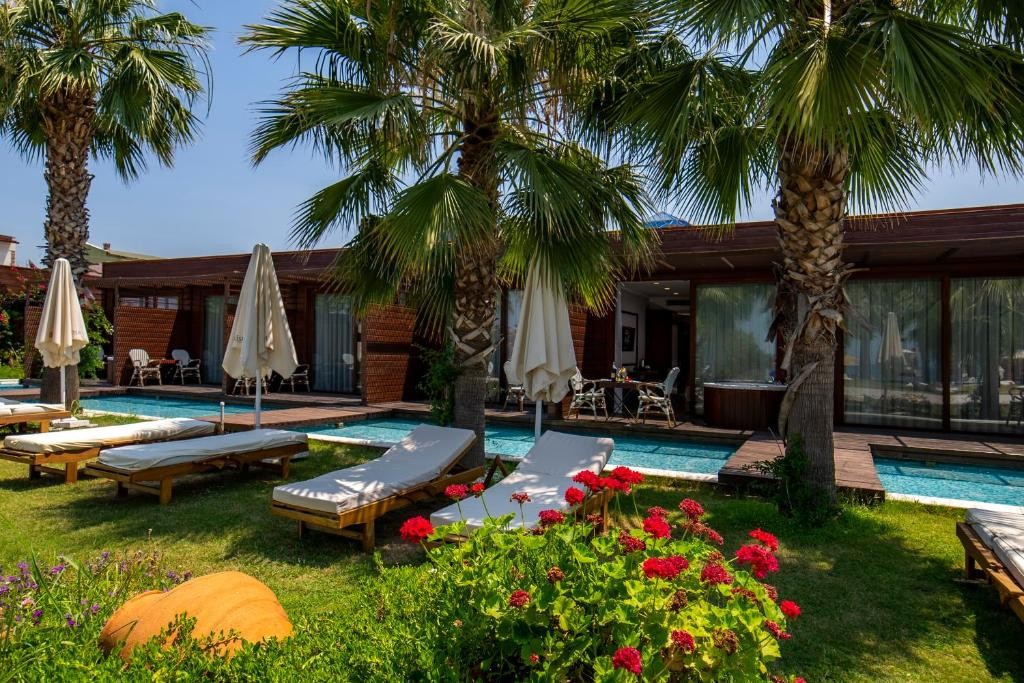 RISUS BEACH RESORT HOTEL