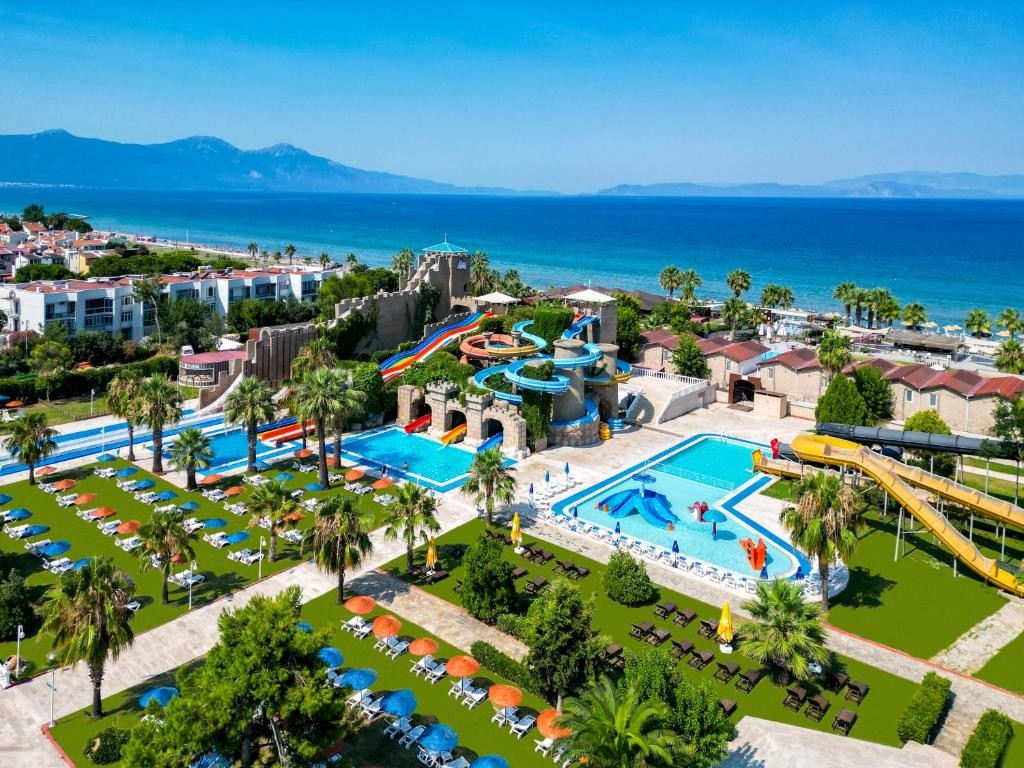 RISUS BEACH RESORT HOTEL