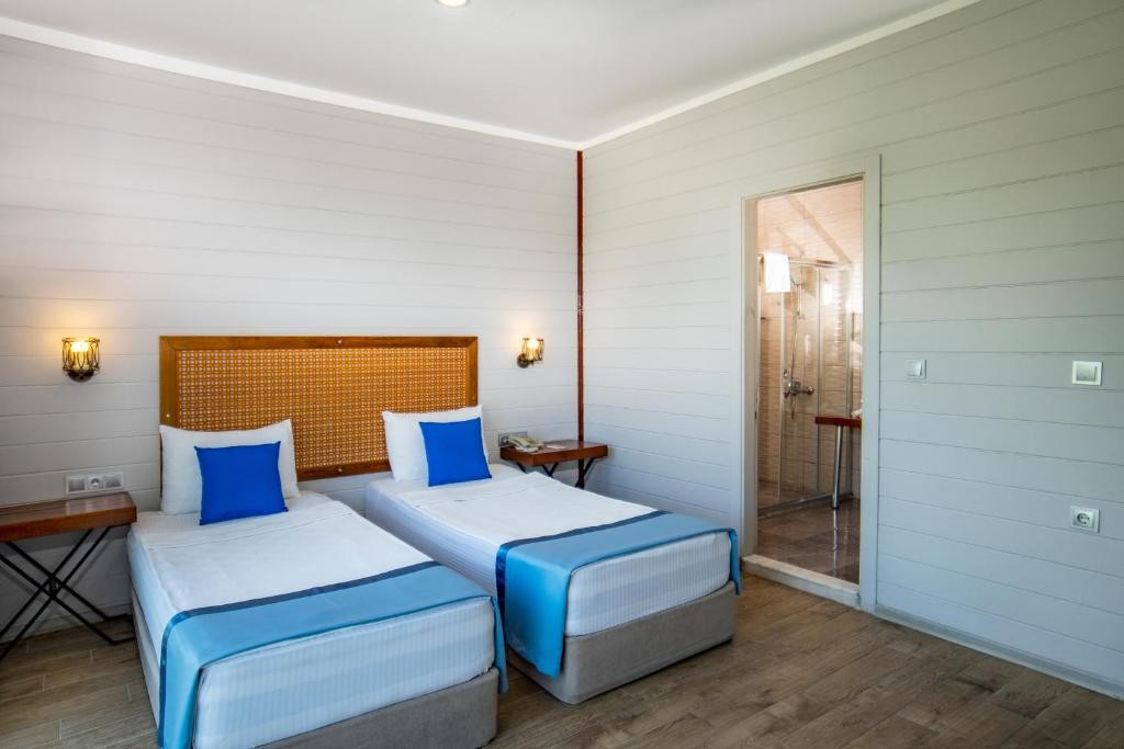 RISUS BEACH RESORT HOTEL