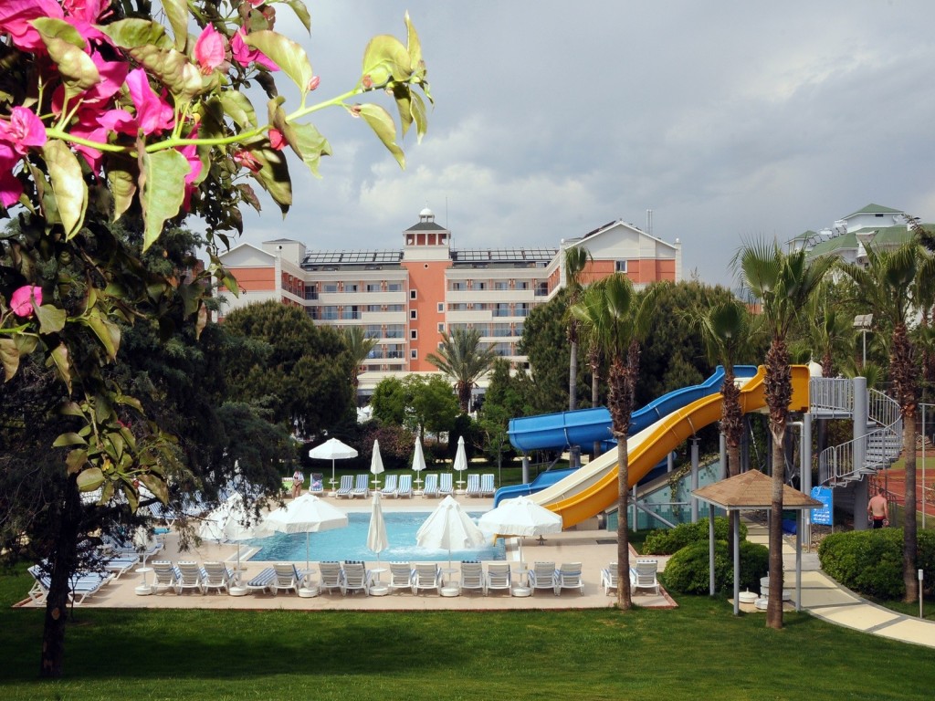 INSULA RESORT